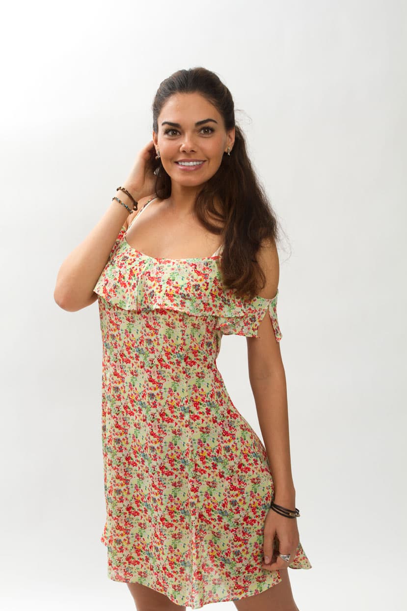 Su mejor arma es la belleza, aunque para ella ha sido una maldición que solo le ha traído problemas con los hombres.