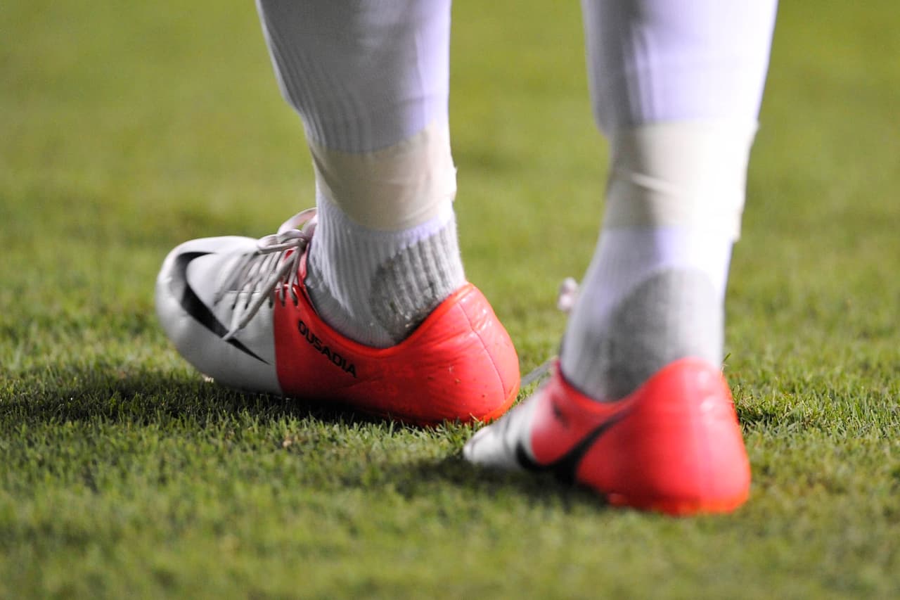 En la Copa Libertadores del 2012 jug´o ante Corinthians con estos zapatos, mismos donde se aprecia la frase 'Ousadia', ya que define la personalidad del brasileño, misma que la motiva a hacer cosas diferentes, así lo ha revelado en diversas ocasiones.