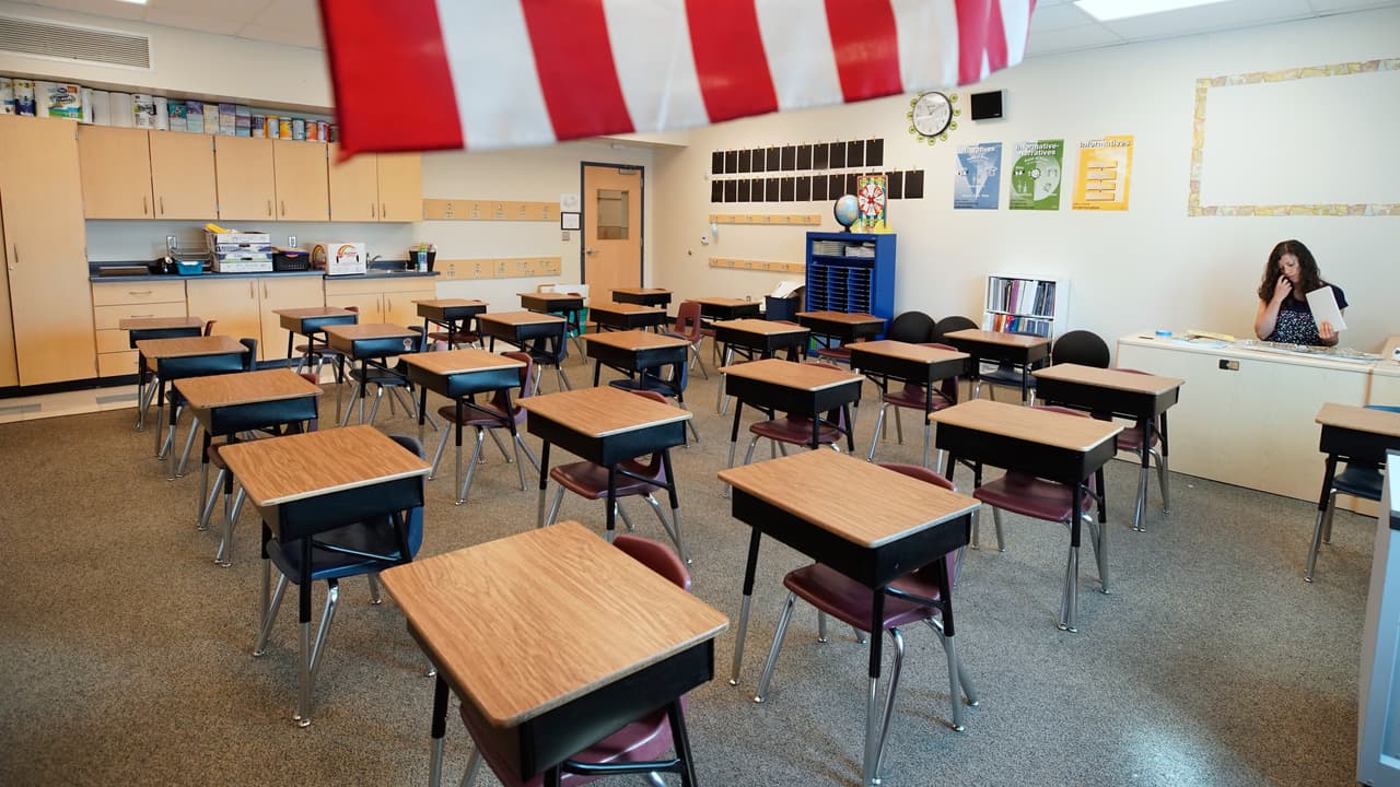 No tocar superficies que no se conocen, que no sabe quién las ha tocado, es una recomendación aplicable para evitar contagios de covid-19 y de la viruela del mono.