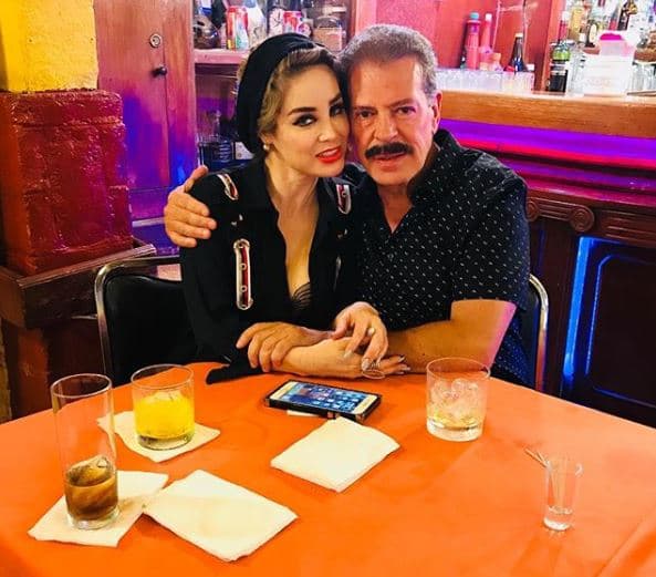 En cada una de las imágenes publicadas, Goyri y su novia aparecen muy juntos y cariñosos.