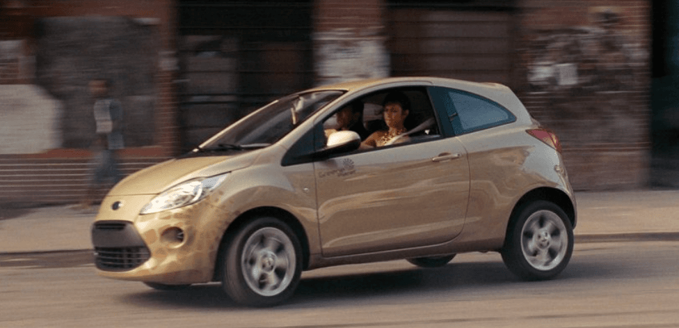 En
<b>Quantum of Solace</b> (2008) la heroína
<b>Camile</b> interpretada por
<b>Olga Kurylenko</b>, literalmente estrenó la segunda generación del
<b>Ford Ka</b> (el Ka aún estaba en etapa de pre-producción cuando se filmó la película) en una secuencia de persecución muy bien lograda, por las decrépitas calles de Port-au-Prince en Haití al principio de la película.