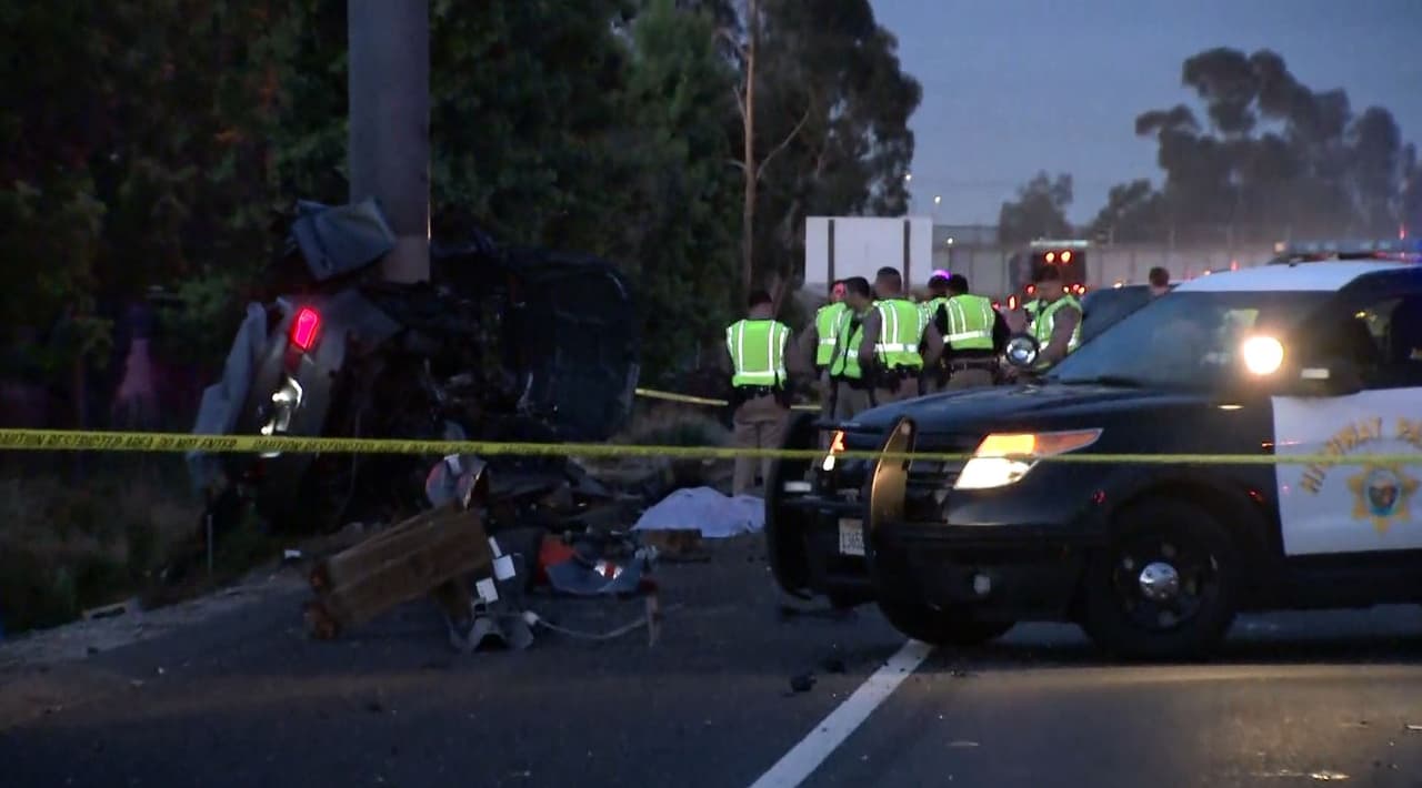 Las investigaciones continúan en la vía, mientras se espera por la identificación de las víctimas.