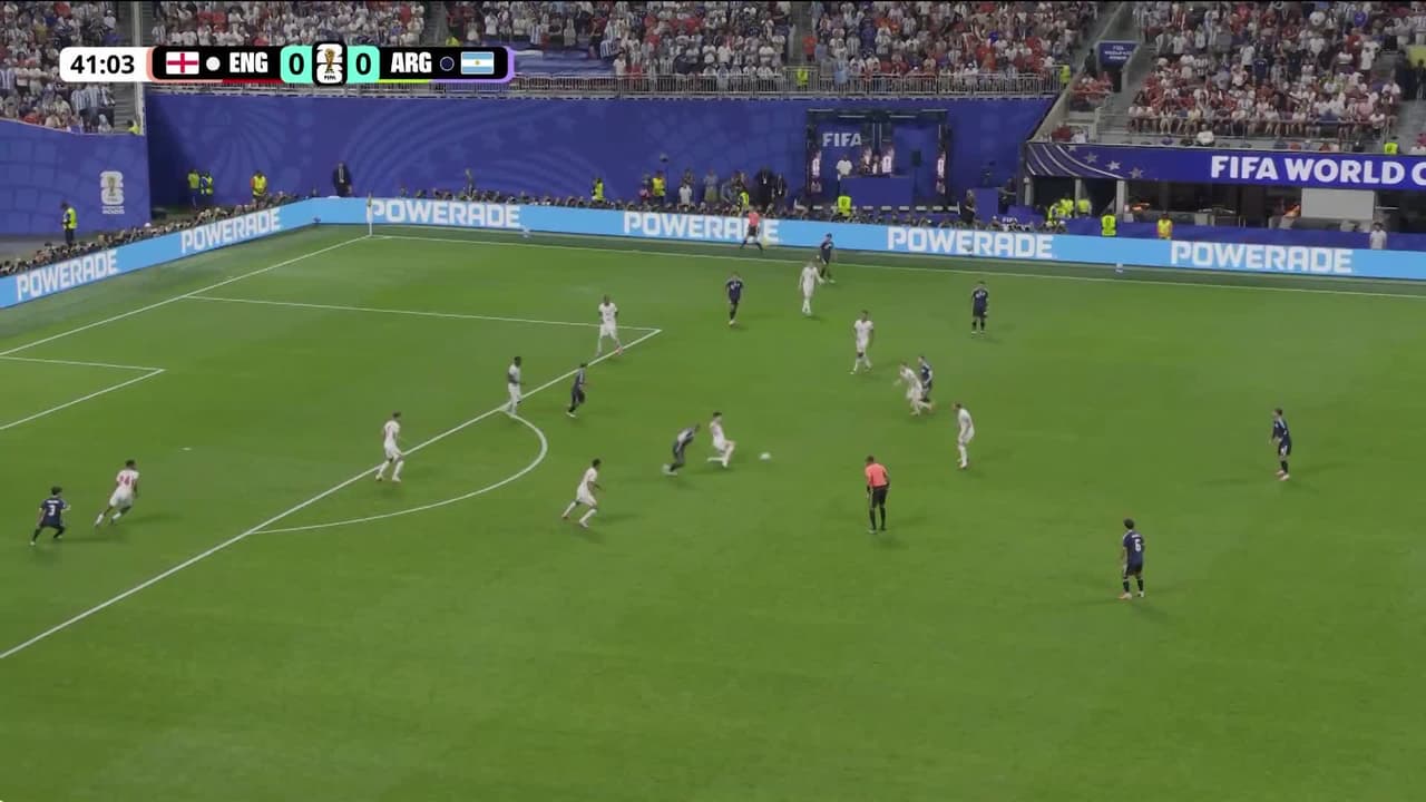 Licha Martínez: así se ganó la primera tarjeta amarilla vs Inglaterra