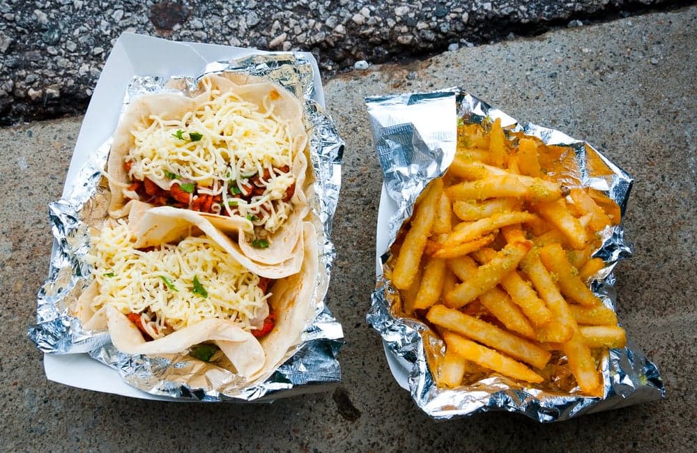 <b>Tex's Tacos</b>
<br>Dirección: 3173 Roswell Rd NE Atlanta, GA 30305
<br>Teléfono: (678) 379-8397
<br>Sitio web: 
<a href="http://www.texstacos.com/">http://www.texstacos.com/</a> 
<br>
<b><a href="https://www.yelp.com/map/texs-tacos-atlanta">Cómo llegar</a></b>
<br>
<br>Se promocionan así: “Apodado cariñosamente el 'Antonio Banderas' de los camiones de comida, Tex's Tacos es nada menos que suave: un restaurante sobre ruedas totalmente equipado, sirviendo una deliciosa variedad de comidas estilo 'Nueva Texicana' con estilo y gracia, mientras mantenemos los buenos momentos andando... literalmente”.