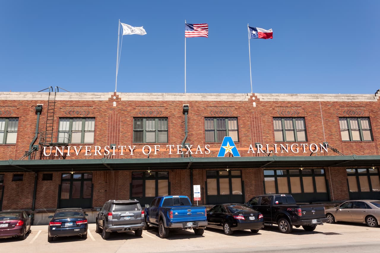 Una de las instituciones que se vería afectada es la Universidad de Texas en Arlington (UTA), donde el 24.6% de los estudiantes matriculados son hispanos.