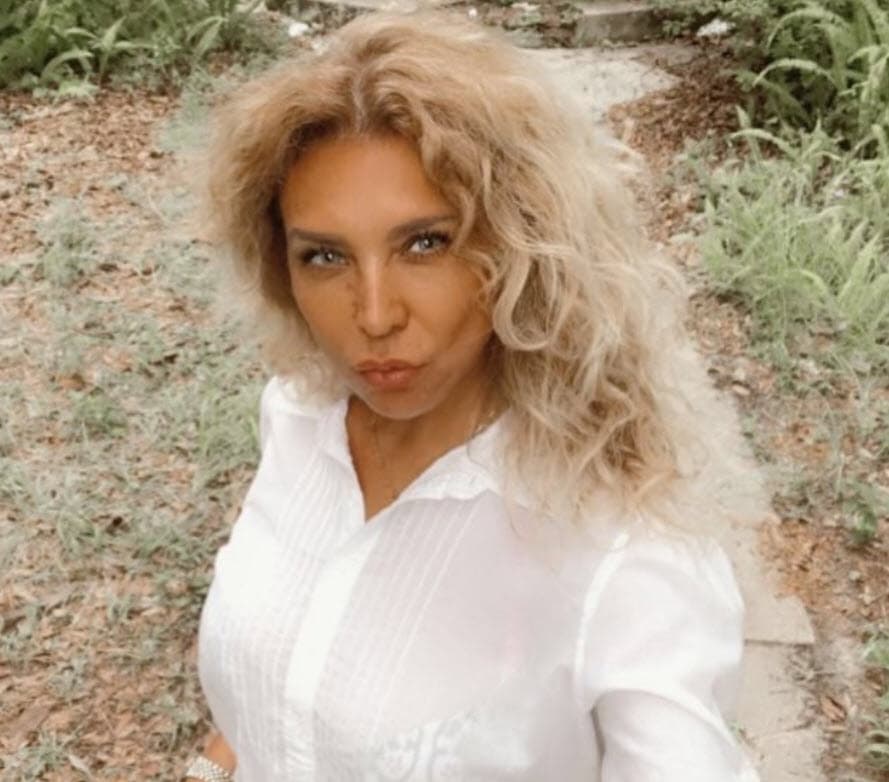 Además, el pasado 4 de agosto Adriana Amiel, actual esposa de Zuárez, dijo en
<b><a href="https://twitter.com/chismorreotv/status/1290768450923761666?s=21" target="_blank">'Chismorreo TV' </a></b>que la peruana aún buscaba al argentino y hasta le mandaba corazoncitos.
<br>