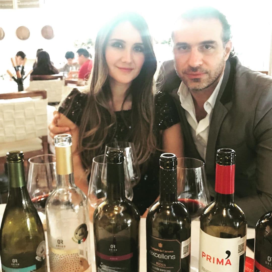 "En algún punto lo vamos a compartir porque sé que la gente y todo mundo está pendiente con mucho cariño, bueno no todo mundo, pero la gente que está al pendiente de mi carrera lo quiere seguramente ver", dijo en declaraciones a la prensa.