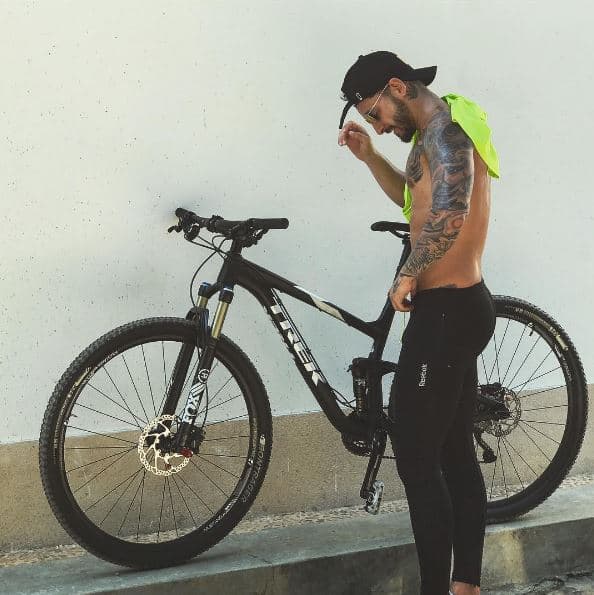 Quisiéramos que nos diera un paseo en su bicicleta.