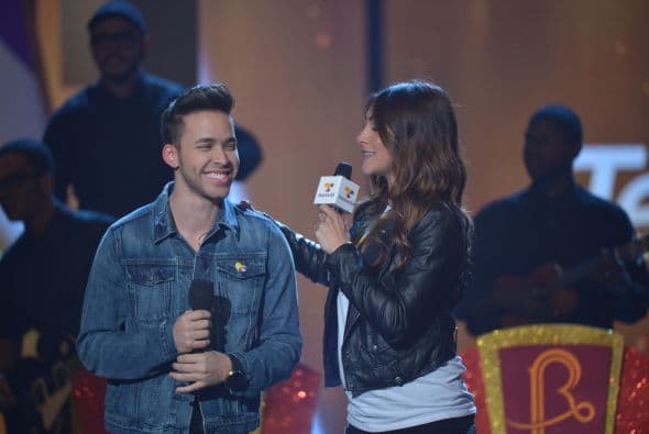 El adorado cantante no perdió la oportunidad de brindar su música y apoyo a los niños discapacitados de Teletón USA