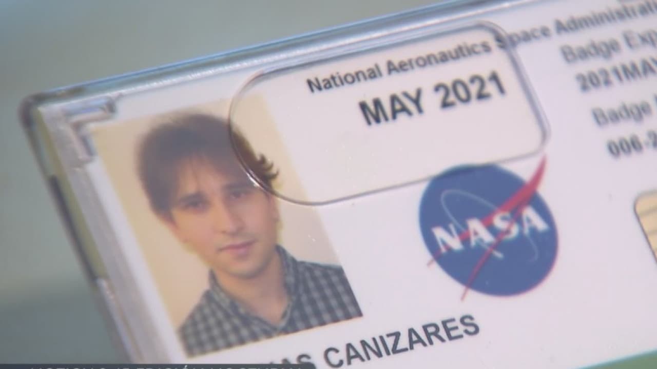 En compañía de su madre, Antonio Macías deambuló por las calles de Houston luego de decidir emigrar de su natal 
<b><a href="https://www.google.com/maps/place/Cuba/@21.4547428,-84.0711821,6z/data=!3m1!4b1!4m5!3m4!1s0x88cd49070f7a4cb5:0x798cf7529110a41a!8m2!3d21.521757!4d-77.781167?hl=en" target="_blank">Cuba</a></b> buscando una mejor vida.