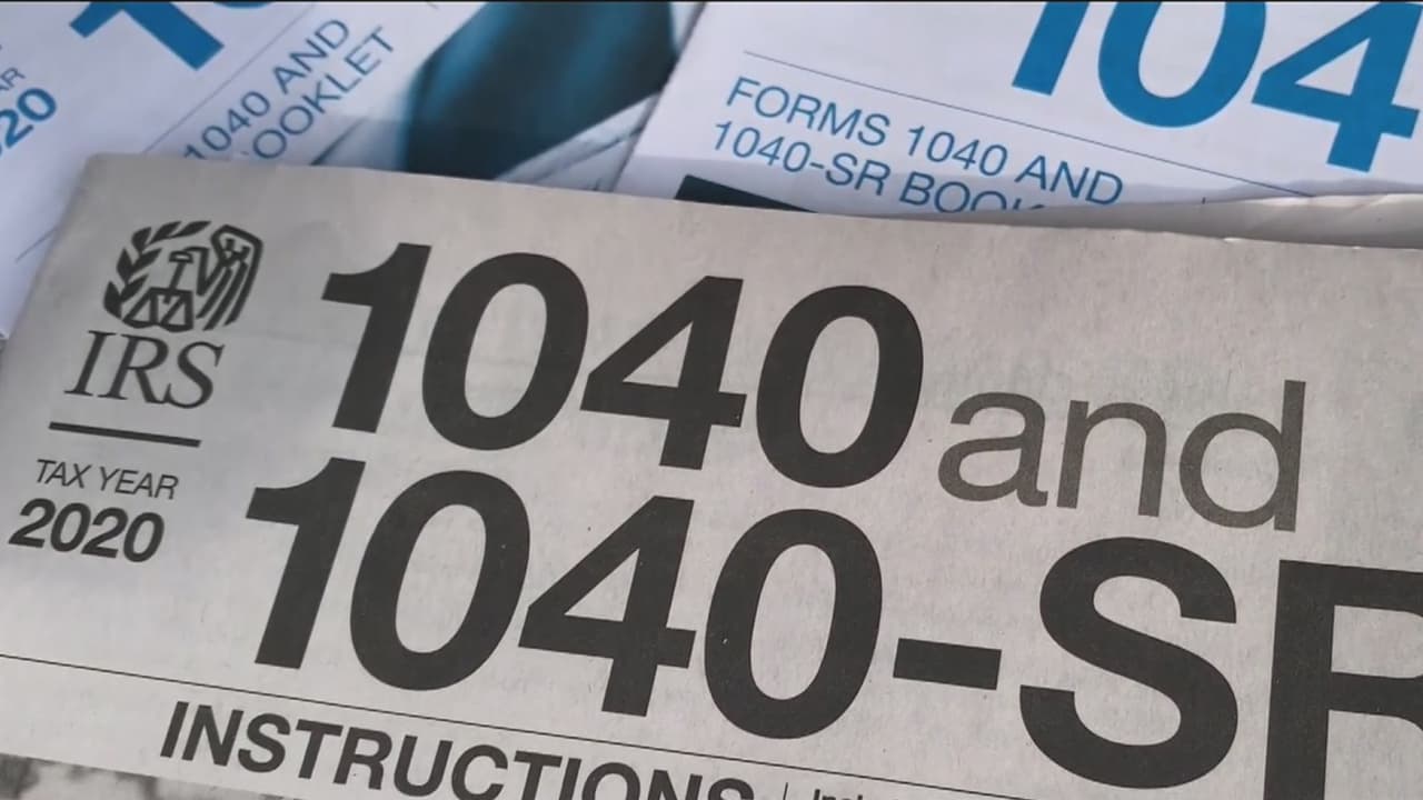 Anabel Márquez, vocera del IRS, dijo a Univision en Sacramento, "siempre es buena idea reunir los documentos cuanto antes para tener todo en orden y hacer el proceso más fácil y más rápido”. Ella explica en este video los formularios que los contribuyentes necesitan para presentar su declaración de impuestos al IRS para recibir reembolsos, créditos, o el cheque de estímulo.
