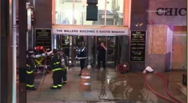 Se incendia un histórico edificio en el centro de la ciudad de Chicago