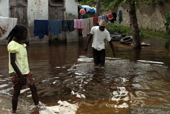 "Tomás" que ya se alejó del Caribe, según las cifras divulgadas por la Dirección de Protección Civil, dejó al menos 20 muertos y varias localidades inundadas.