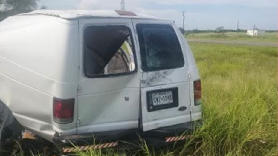 Al menos 10 inmigrantes muertos y 20 heridos tras un accidente cerca de la frontera en Texas, según autoridades