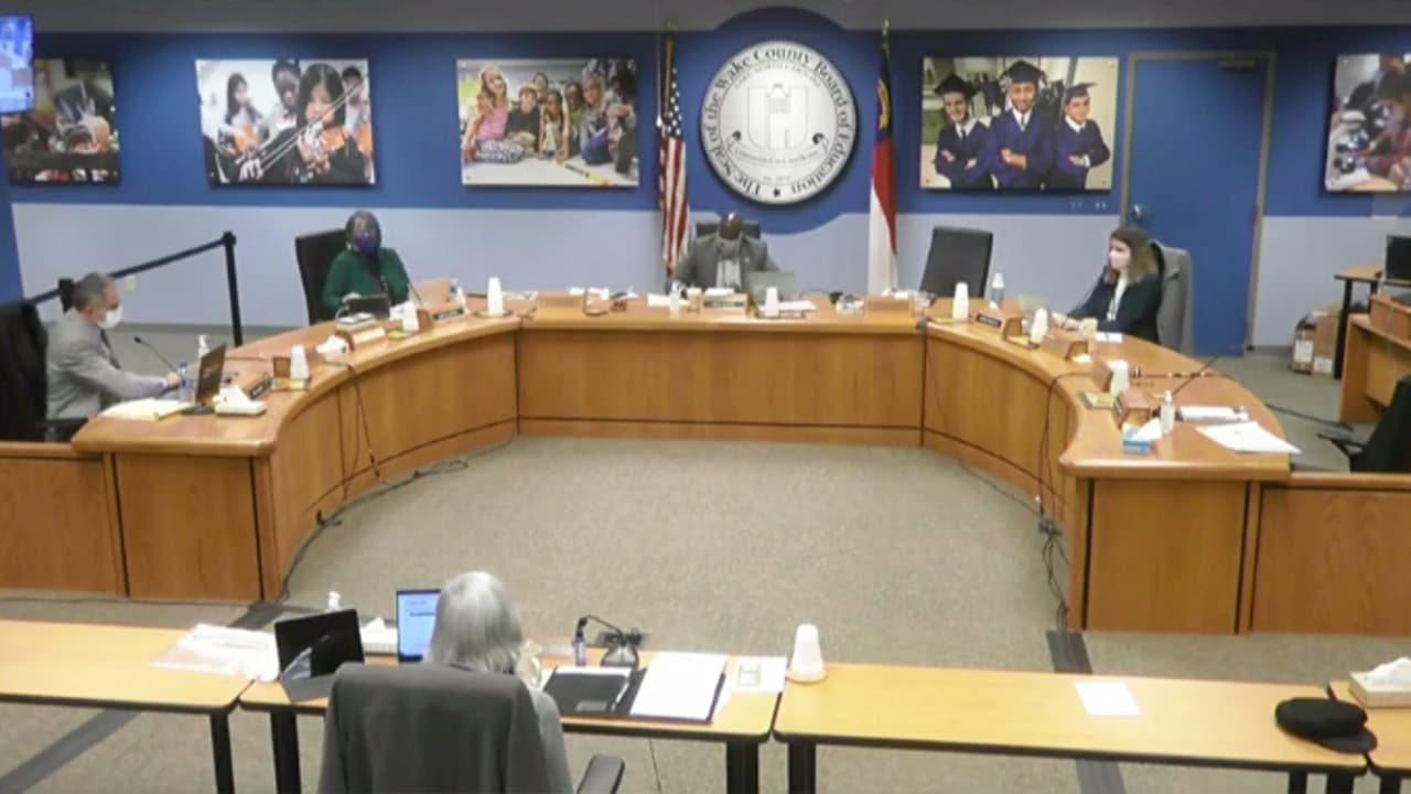 Estudiantes del condado de Wake regresan a clases virtuales por aumento del coronavirus