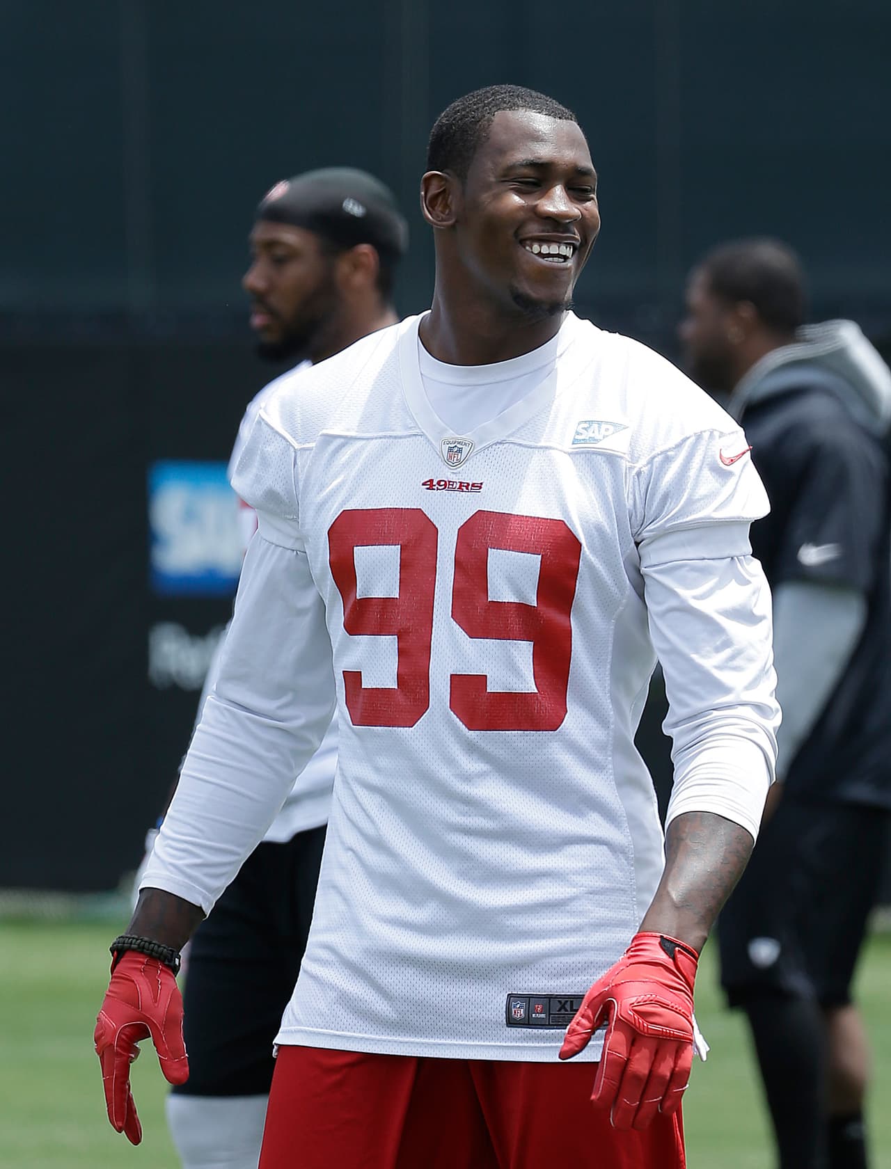 Aldon Smith: Si juego consistentemente a mi nivel, no puedo ser detenido