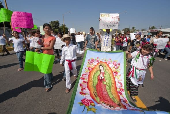Si bien en la mayoría de las localidades mexicanas la gente sale, camina, compra o va a trabajar normalmente, cada tanto se suman nuevos hechos en distintas zonas del país que por su brutalidad copan las informaciones de prensa.