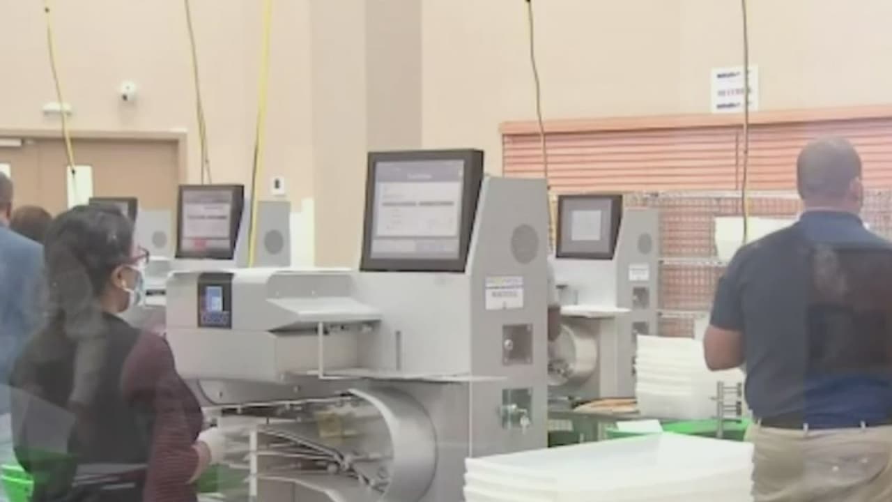 El gobernador de Arizona firma ley que depurará la lista de votantes en el estado