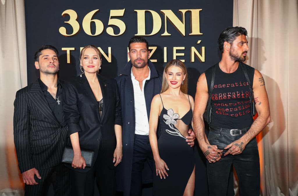 Aun cuando la vida privada del histrión está alejada de los medios (porque él mismo se denomina artista y no celebridad en su Instagram), hubo rumores de que salía con su colega Anna-Maria Sieklucka.