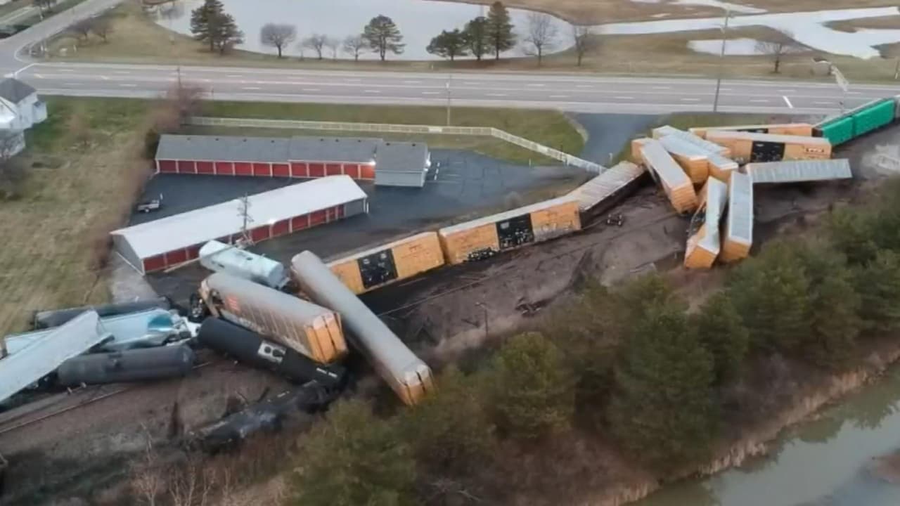 Descartan derrame tóxico en el nuevo descarrilamiento de Norfolk Southern en Ohio 