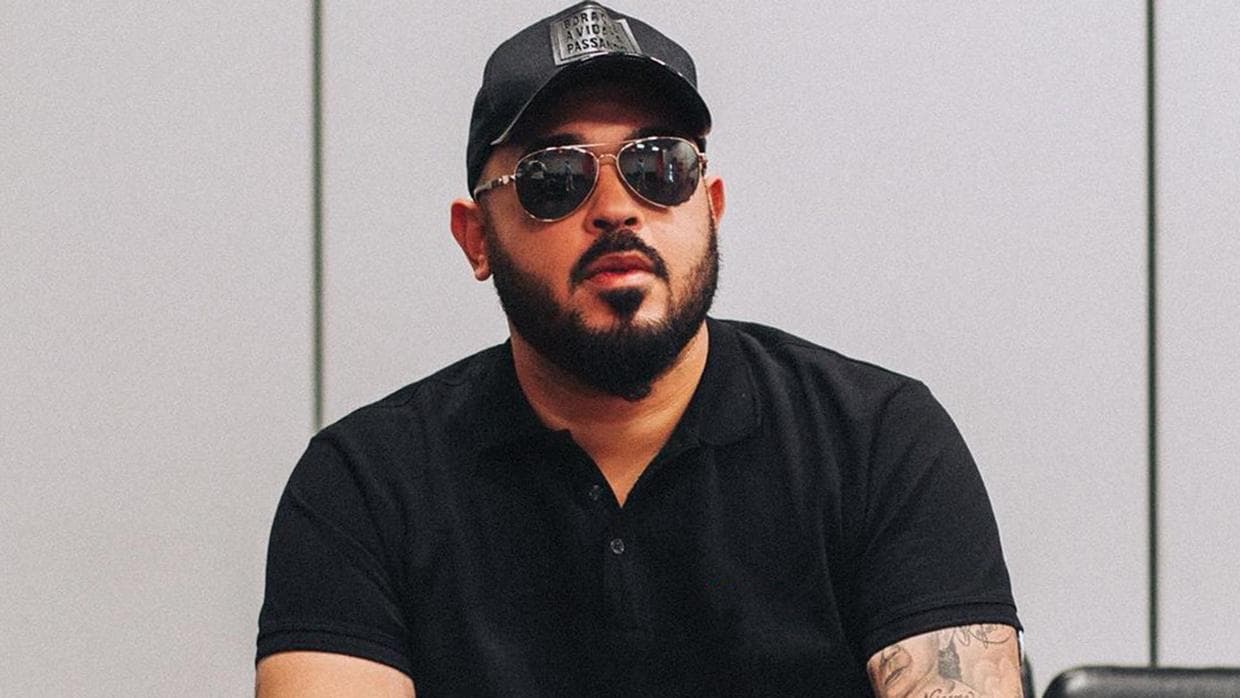 Raphy Pina se declara no culpable de cargos federales por posesión de armas 