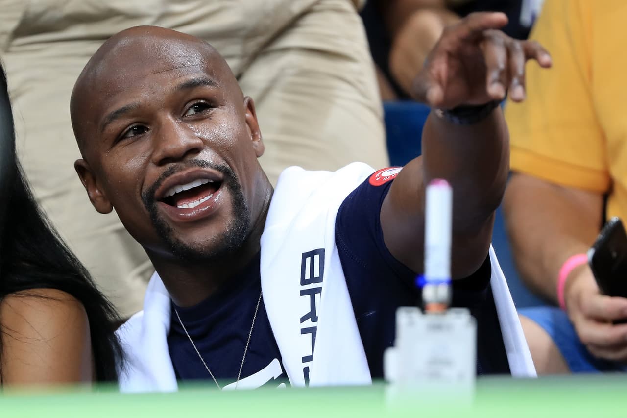 Lo suyo lo suyo es andar pelón, para muchas féminas es sexy y el ex boxeador
<b>Floyd Mayweather Jr.</b> lo sabe.