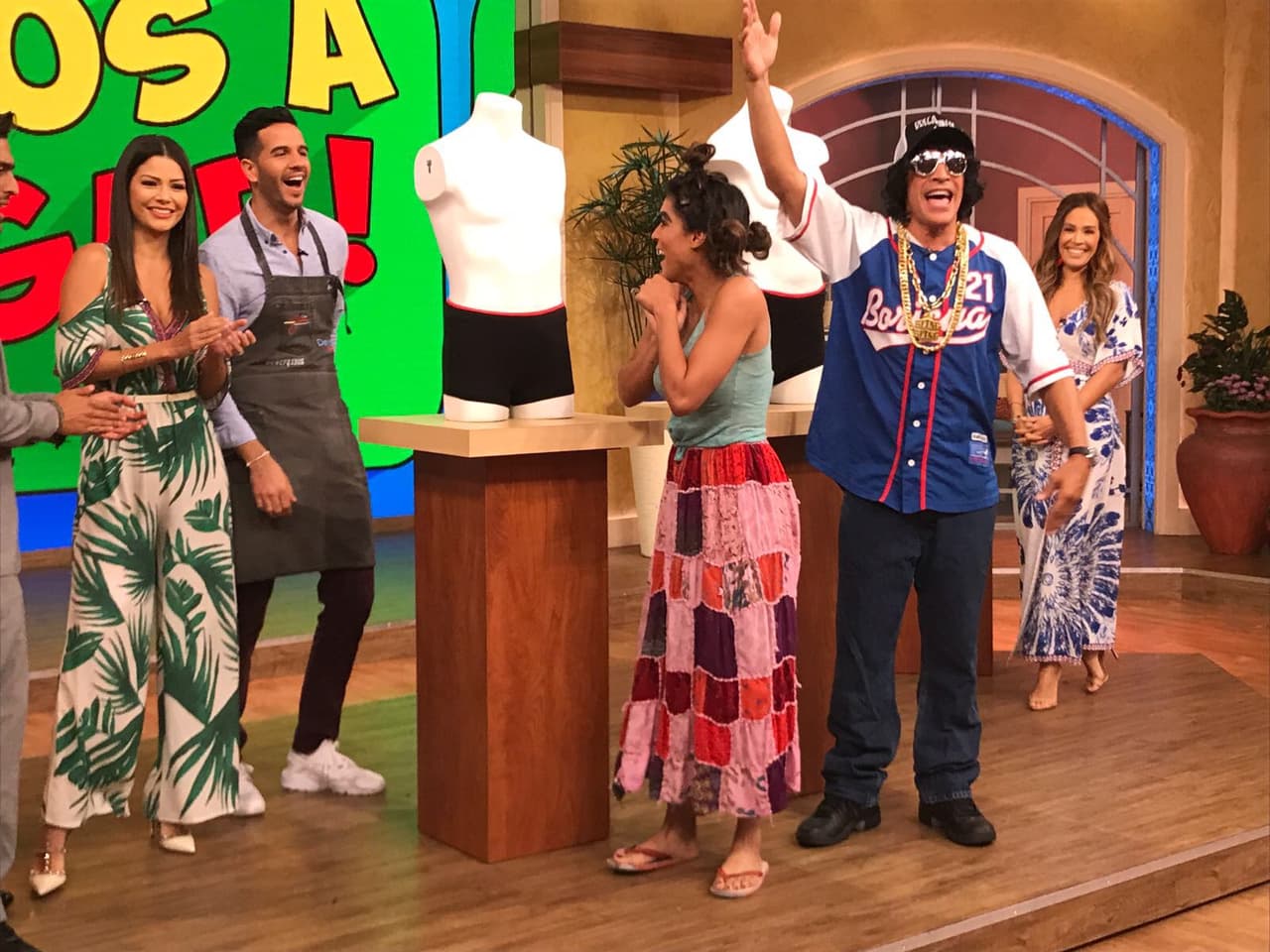 El alboroto se armó cuando ellos retaron a estos dos equipos a jugar con un par de camisetas congeladas.