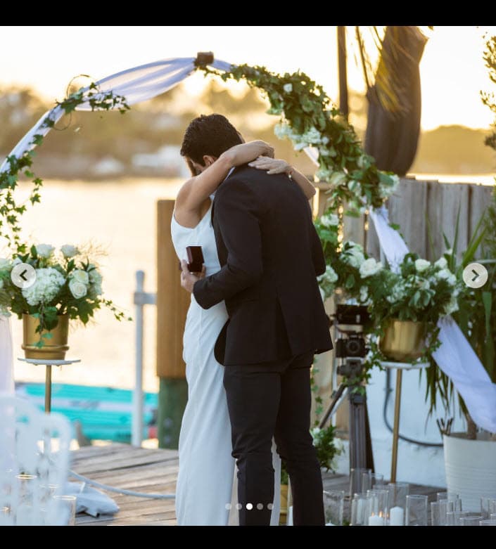 La hondureña utilizó Instagram para dar a conocer la nueva buena con fotos de cómo fue el momento en que le dio el 'sí' a su pareja.
<br>