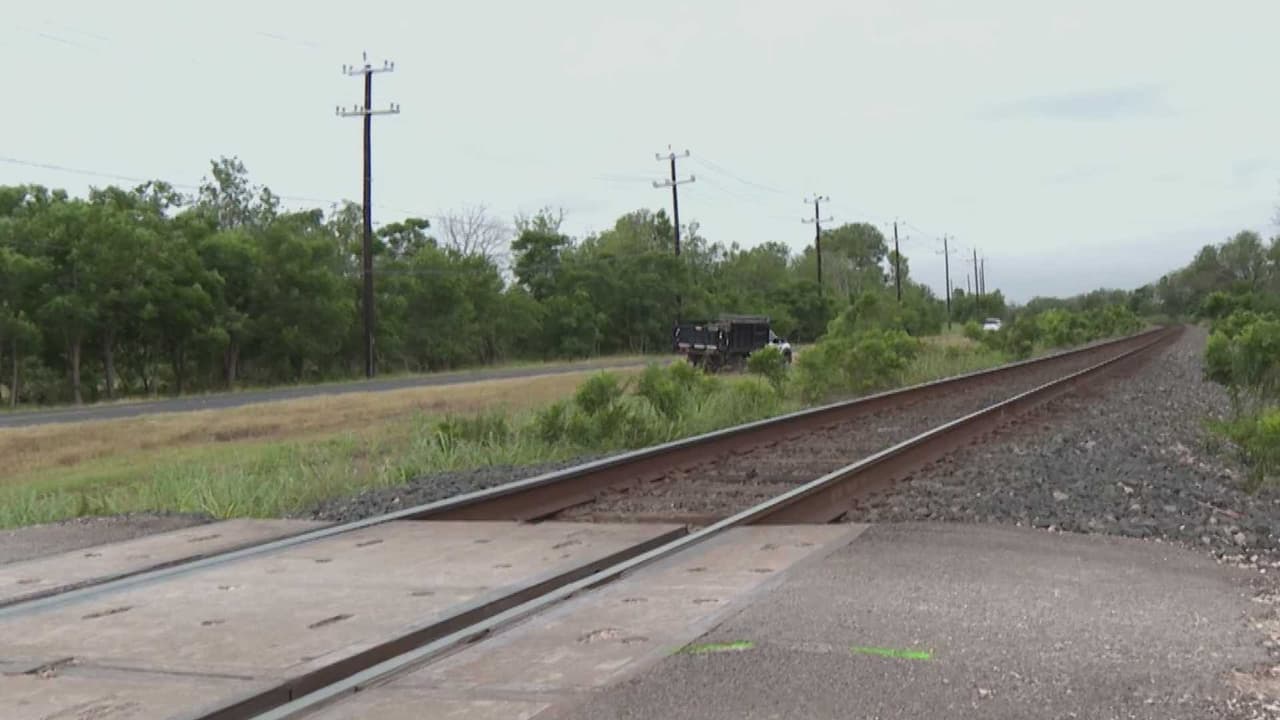 Madre hispana muere y su familia resulta grave tras choque con tren en San Antonio durante celebración