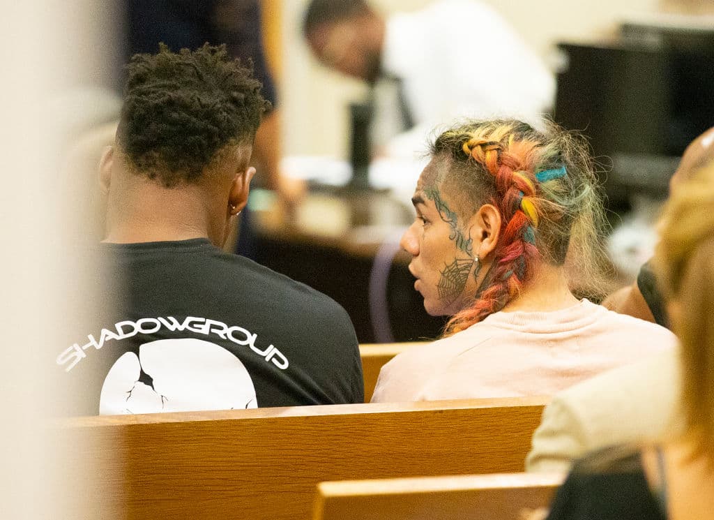 En caso de ser declarado culpable, Tekashi enfrenta una condena de 32 años de prisión y hasta la cadena perpetua.