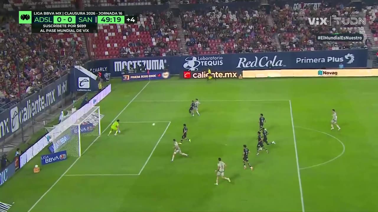 ¡Poste salva al San Luis del primer gol de Santos! Aldo López impacta con potencia
