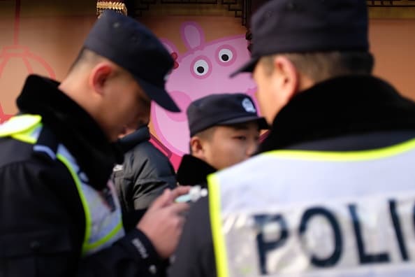 Un hombre con "distorsiones psicológicas" ataca con ácido a medio centenar de niños en un kinder