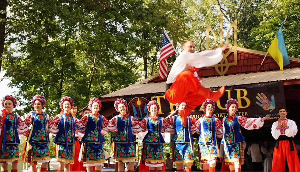 <b><a href="https://tryzub.org/festival2022/">Ukrainian Folk Festival in North Wales (28 de agosto)</a></b>. La música folclórica tradicional ucraniana, la danza tradicional ucraniana, la comida auténtica (que incluye una parrilla para barbacoa) y las emocionantes artes y artesanías forman parte del Festival folclórico ucraniano en el norte de Gales, que regresa para su 31.° año a fines del verano. Este año, $5 de cada entrada paga se destinan a la ayuda humanitaria para las víctimas de la guerra en Ucrania.