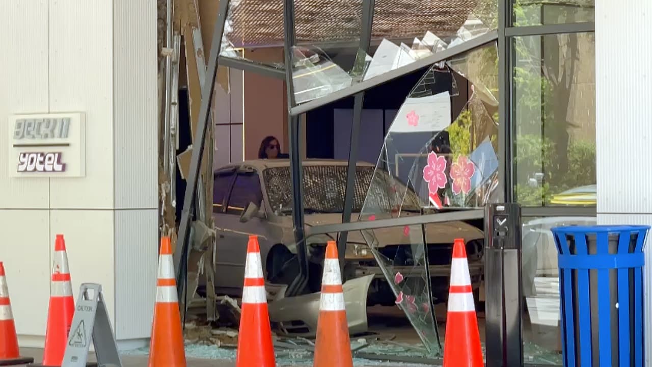 Vehículo se estrella contra hotel en Washington DC y deja 5 personas heridas