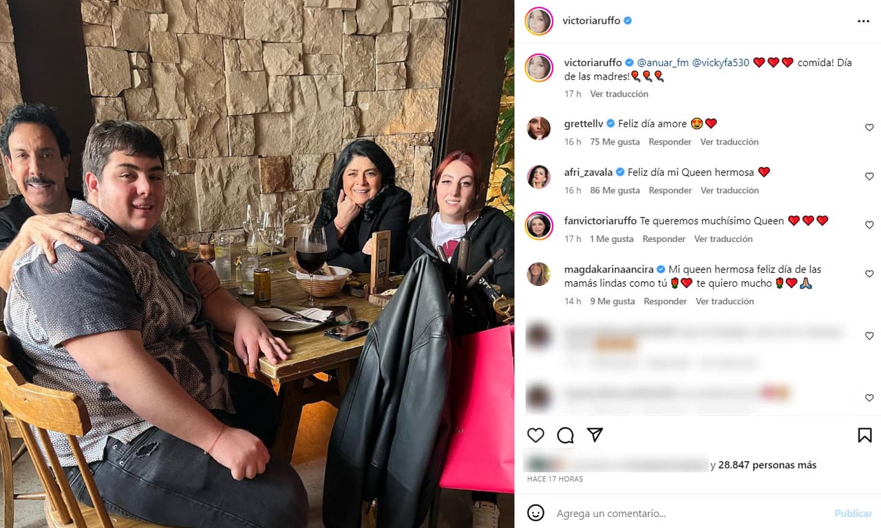 Victoria Ruffo y sus hijos celebrando el Día de la Madre en México.