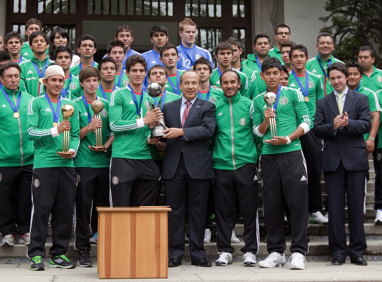 Pero el voltear a ver a los jóvenes no solo trajo beneficios a la formación de nuevos talentos, también trajo algunos problemas con el manejo de aquellos futbolistas con potencial de figuras.