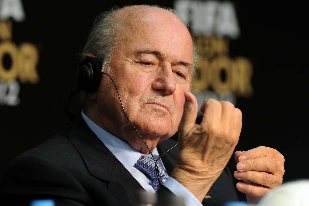 En estas cuatro décadas, este deporte pasó de ser un pequeño 'negocio artesanal' a convertirse en una multinacional, un proceso en el que Blatter ha estado ligado paso a paso.