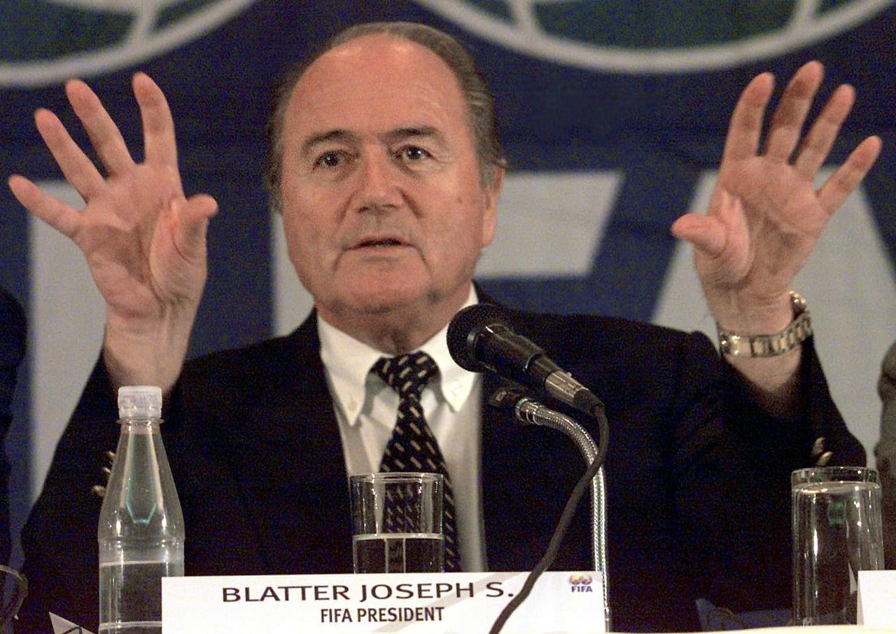 Cuando Blatter entró a trabajar en 1975, la FIFA no tenía más de una decena de empleados y tenía su sede en un pequeño edificio de Zúrich. La leyenda dice que el propio Blatter tuvo que pedir una vez un crédito bancario para pagar los salarios.