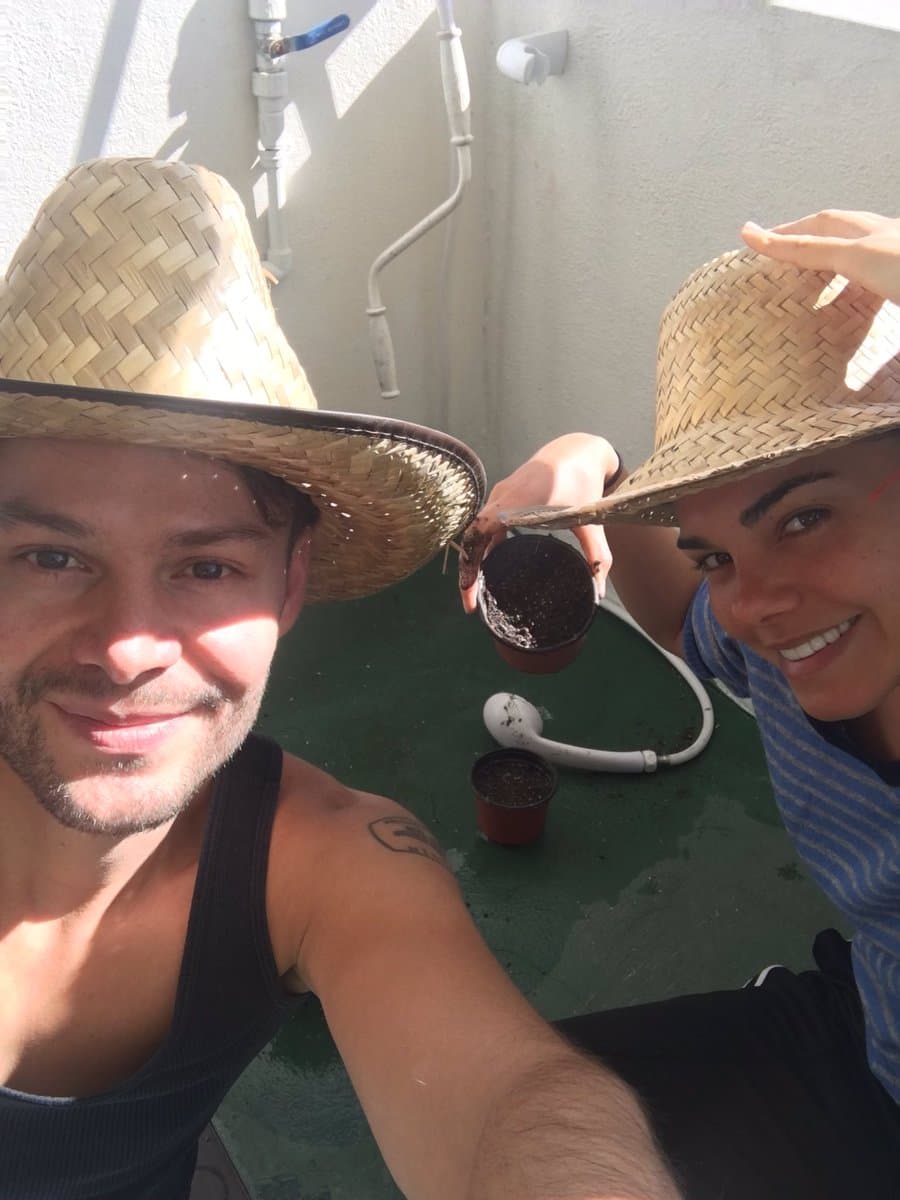 Además de estar pasando por un buen momento profesional, Livia también está feliz en su vida amorosa.