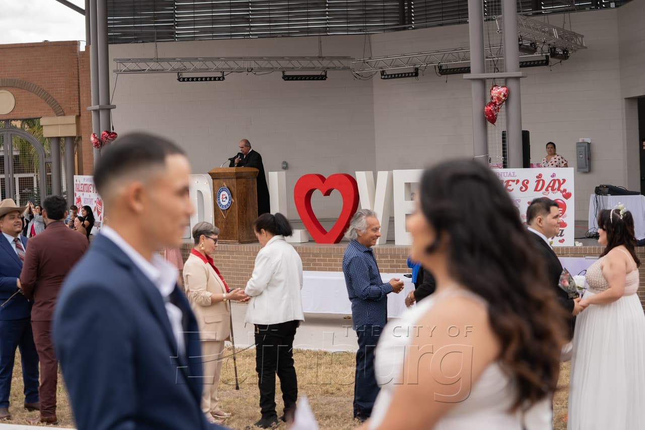 Ramiro Garza Junior, Alcalde de Edinburg, dijo que es una oportunidad perfecta para casarse y no enfrentar los gastos que implican una fiesta de boda
