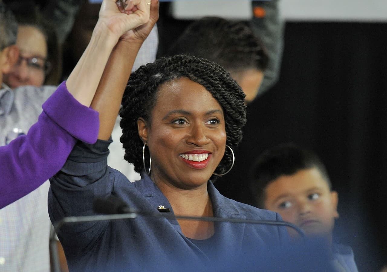 <b>Ayanna Pressley. </b>La actual concejal de Boston, de 44 años, derrotó en la primaria a Mike Capuano, de 66, quien representa al Distrito 7 de Massachussets desde 2013 y al Distrito 8 desde 1999.