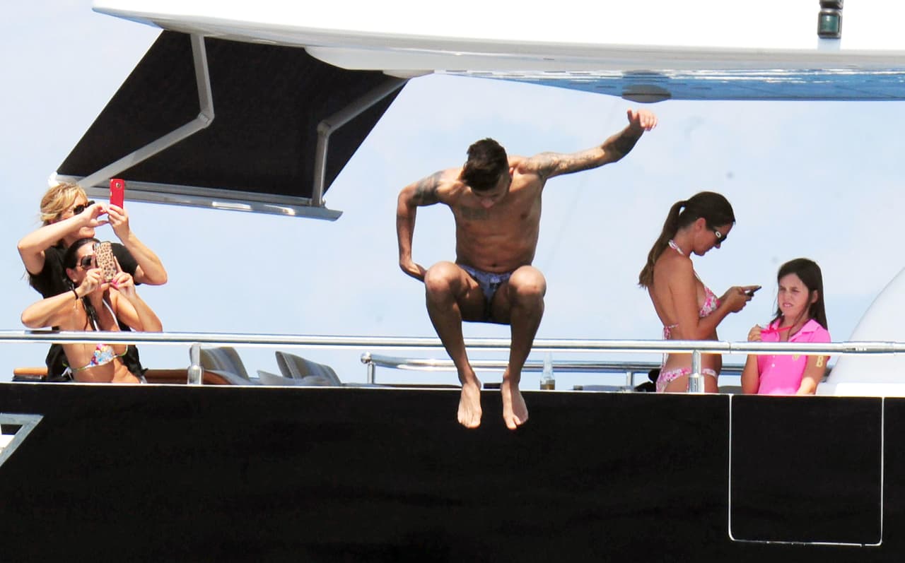 Neymar disfruta de sus vacaciones en Ibiza.