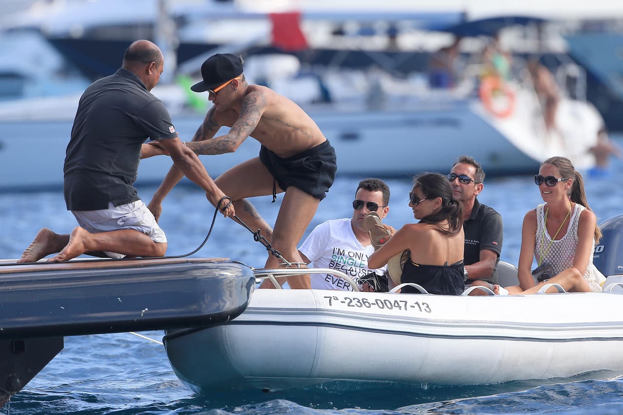 Neymar disfruta de sus vacaciones en Ibiza.