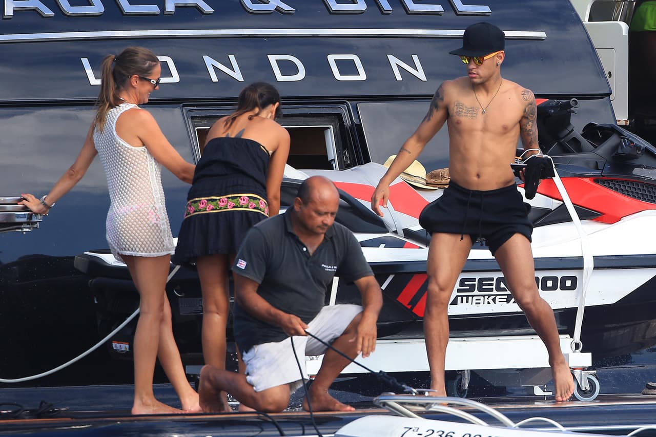 Neymar disfruta de sus vacaciones en Ibiza.