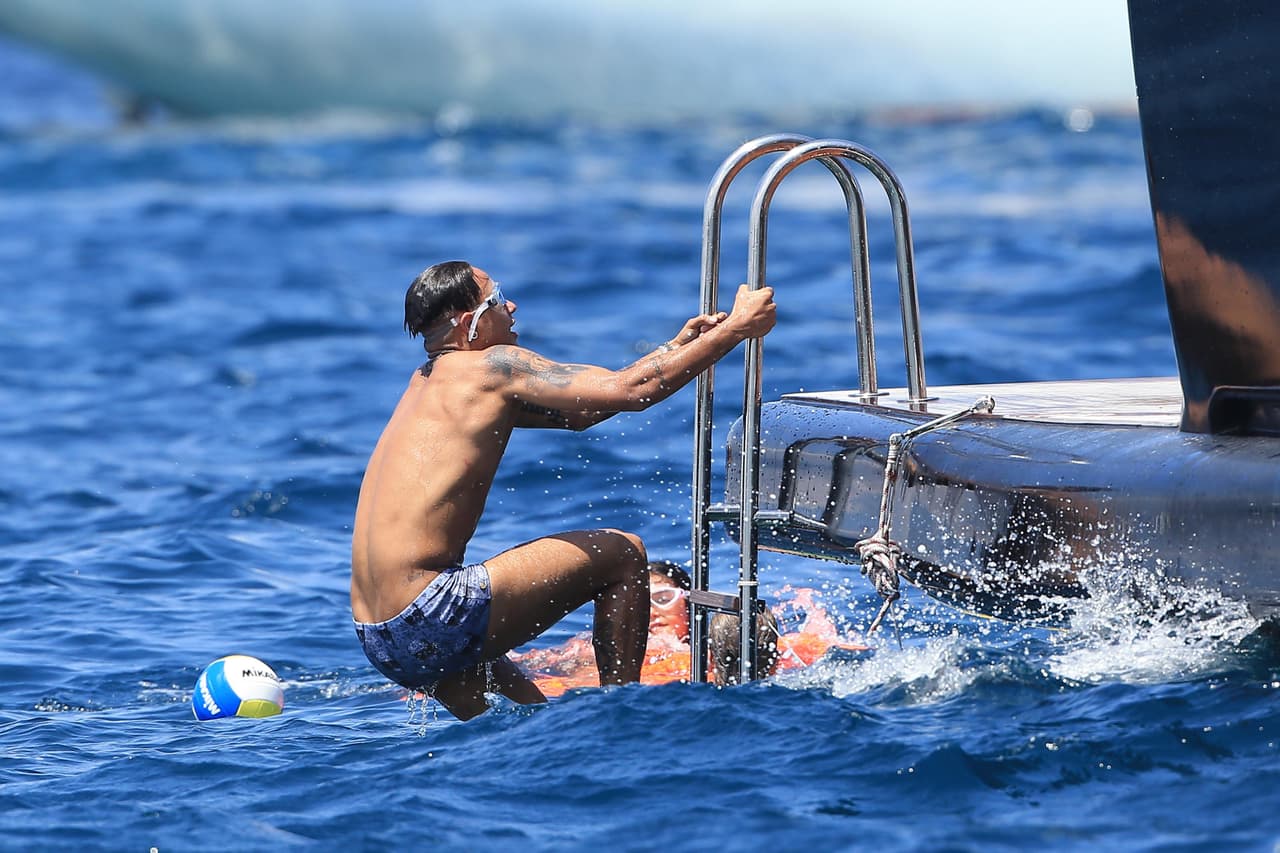 Neymar disfruta de sus vacaciones en Ibiza.