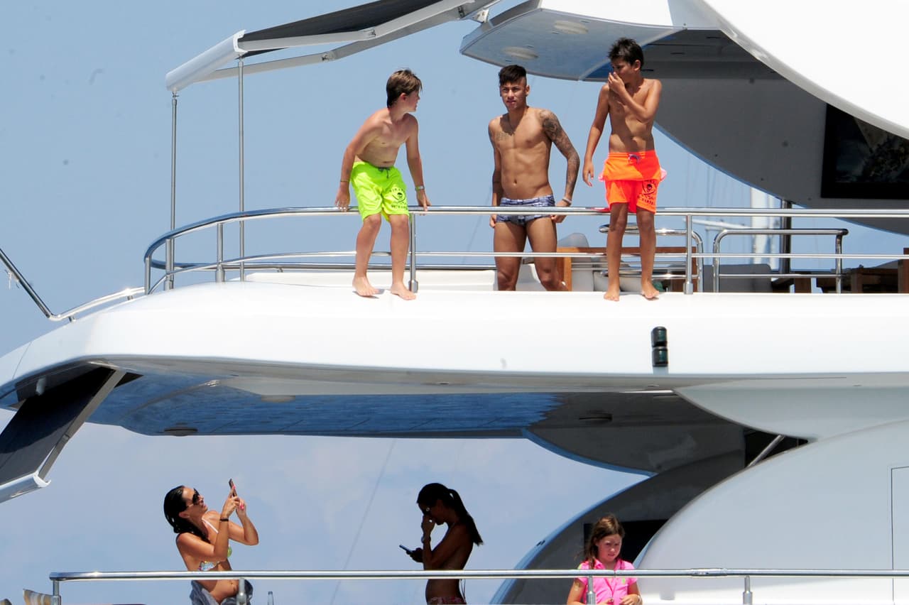 Neymar disfruta de sus vacaciones en Ibiza.