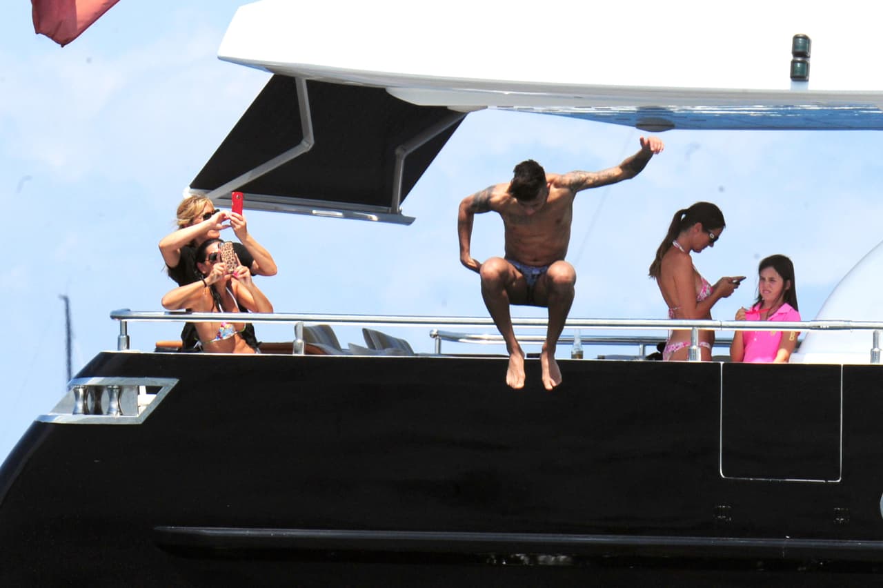 Neymar disfruta de sus vacaciones en Ibiza.