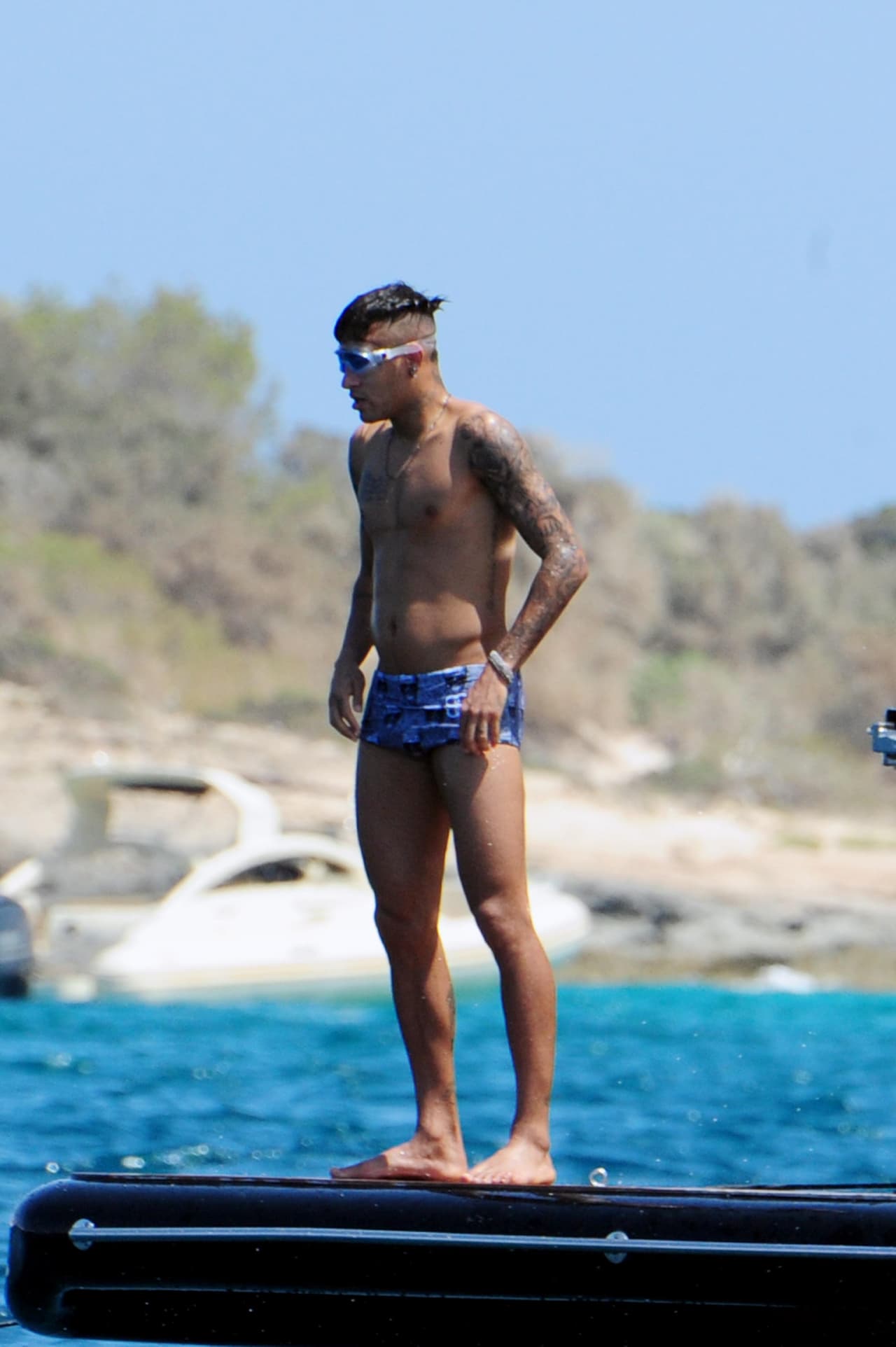 El futbolista no perdió oportunidad de darse un buen chapuzón.