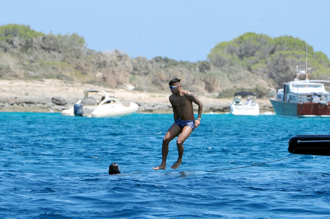 Neymar disfruta de sus vacaciones en Ibiza.
