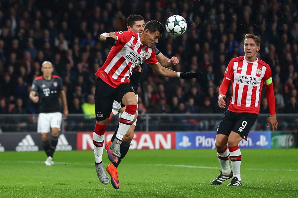 Héctor Moreno estuvo en 2009-2010 en su primer Champions con AZ, quedando en fase de grupos. Después tambien estuvo con PSV Eindhiven, con el que llegó a octavos de final en 2015-2016.